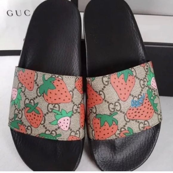 gucci strawberry slides size 7